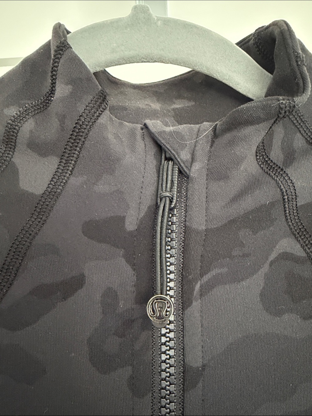 lululemon athletica Women’s Dark Gray Camo Zip Jacket - Picture 3 of 10